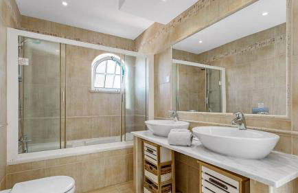 Lovely Very Private Villa with Beautiful Gardens - Foto 58