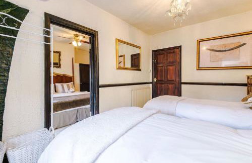 Spacious 5BR Home w/Game Room - Foto 55