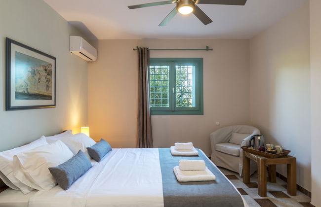 Electra Beachfront Villa - Photo 17