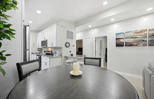 New Lakefront Getaway Private Hot Tub Min to DMC - Foto 28