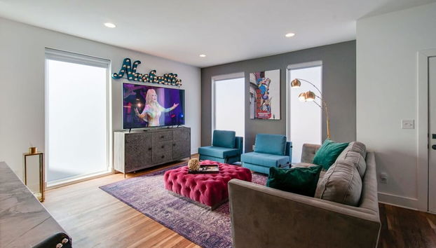 Luxury Retreat: Rooftop Hot Tub Double Deck & Game Room - Foto 2, Habitación