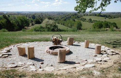 Cordova Farmhouse - 7 Minutes from the Ark! - Foto 58