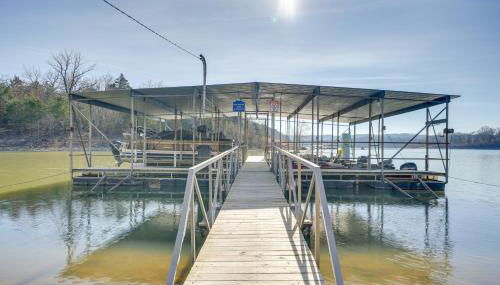 Lake and Trail Access Cape Fair Cottage with Deck - Foto 3
