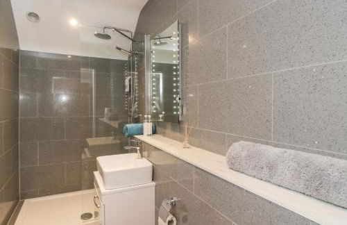 Upper Annex - Photo 12