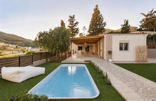 Seaside Breeze Villa - Beachfront, Private Pool, BBQ - Foto 6