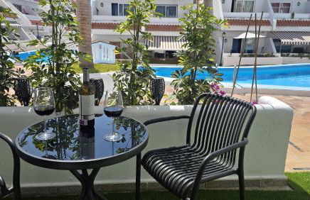 New Modern Apartment close to the Beach - Photo 5