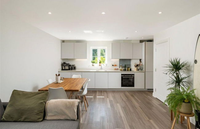 2 Bed 2 Bath Apt Close to Reigate Station - 2230 - Foto 2