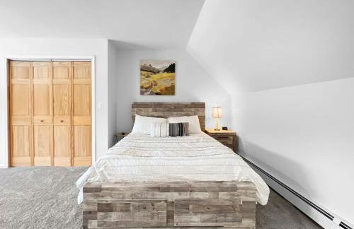 The Mendon House Brought to you by GetAway Vacations - Photo 15