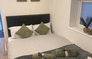 Stylish Detached Studio, Banstead with off street Parking - Photo 3