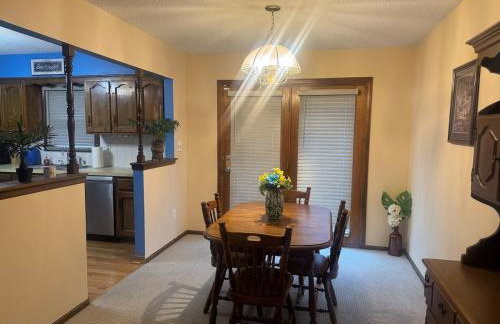 Soccer fans welcome! Cozy home in Kansas City area - Foto 13