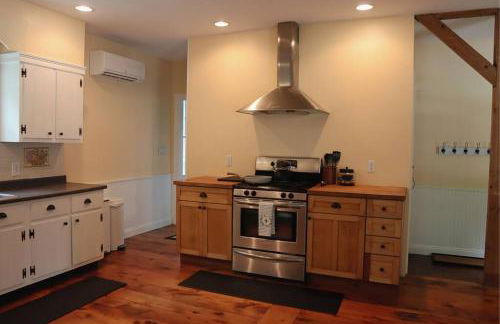 Hillside Haven: Luxe Farm Escape - 5BR-2 King Beds - Foto 15