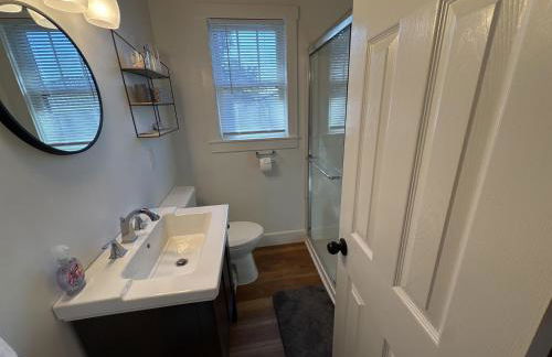 Coastal home with private separate guest house, gas grill and close to local beach - Foto 10