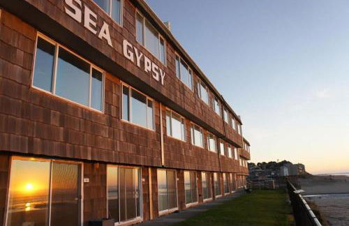 Oceanfront Suite - Top Floor - Sleeps 4 - Pool and Sauna - Foto 53