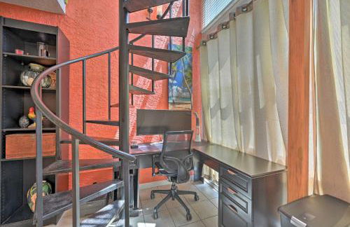 Relaxing Waterfront 2-Story Retreat with Pool Access - Foto 19