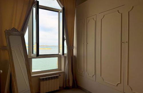 LA MAISON DU PORT - Superior Apartment, bright, glam, and refined with a wonderful sea view in Anzio city center - Foto 32