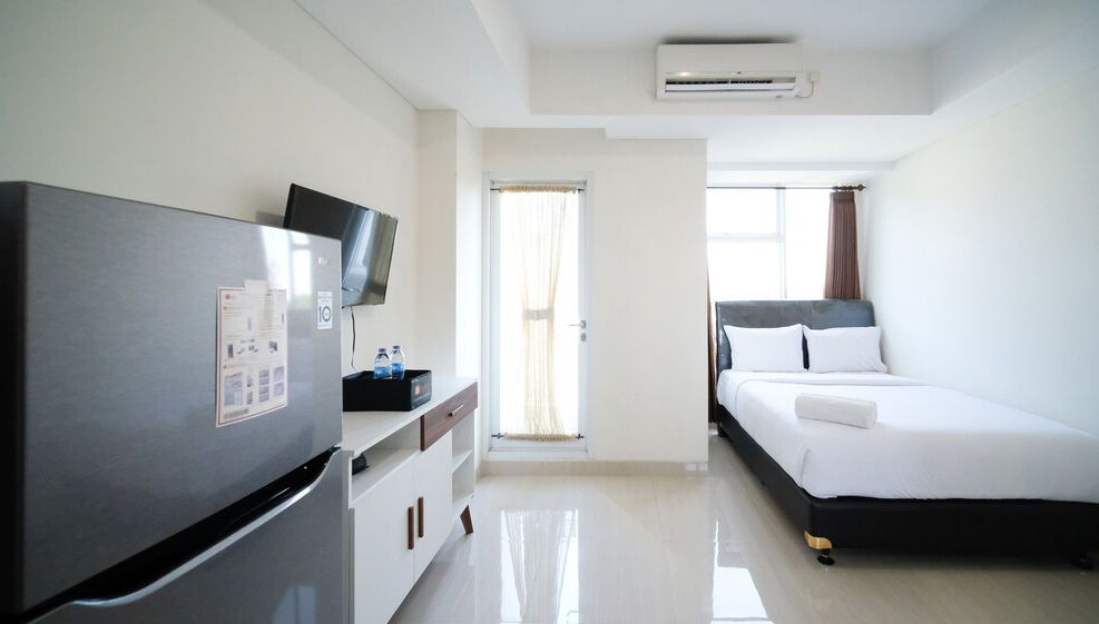 Modern And Simple Studio At Grand Sungkono Lagoon Apartment - Photo 1, Room