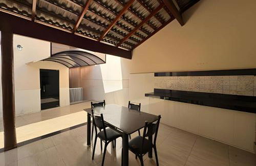 Espaçosa casa próxima ao Centro - Foto 50