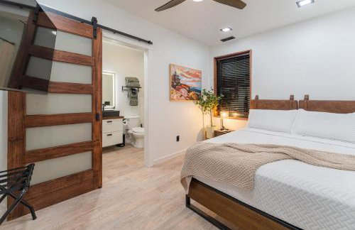 Artisan Oasis-hot Tub Fire Pit 8bd Whole House - Photo 23