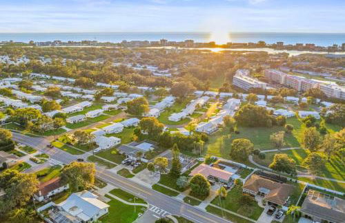 Summer Getaway Coastal Sea-Esta 4BD 3BA - Foto 35