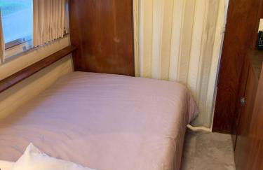 Secluded Private Retreat with Cabin & Vintage Airstream - Foto 16