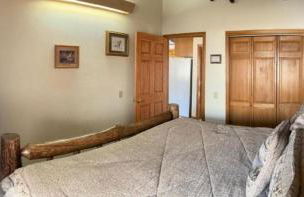 Relaxing Glamping Vacation: Fantastic Log Cabin with a Hot Tub in Darby, MT - Foto 17
