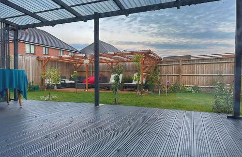 Deluxe 3 Bed new detached with a Super King bed - Photo 26