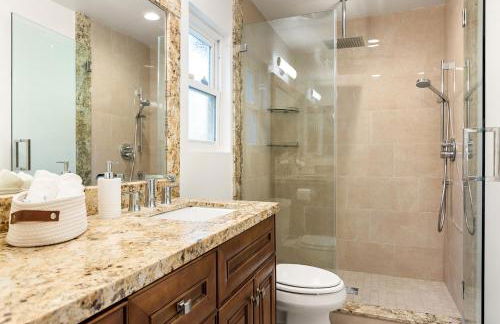 Adorable 4 bedroom home with Pool & more - Foto 9