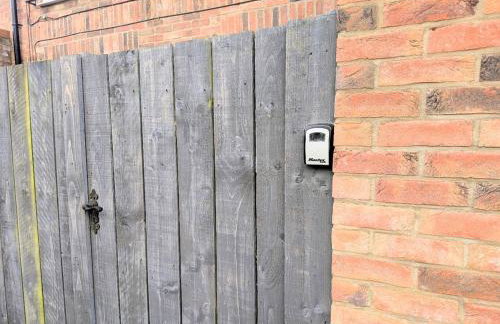 Compton Apartment with free parking - Photo 29