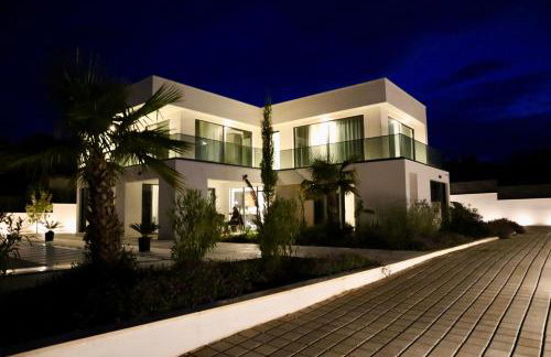 Villa Aves - Photo 1