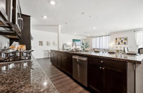 Entire Private Home with 5 Bedrooms 3 Bathrooms, 3000 sqft, Gated Yard, Garage, Nice View, Available Now - Foto 36