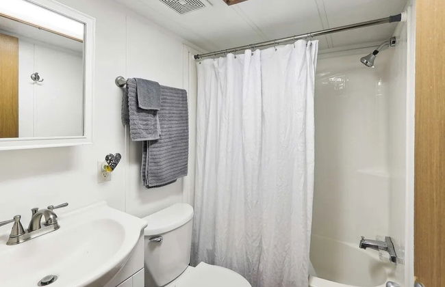 Cabin 9 ~ Toronto Lake: Fishing, Swimming & More! 1 Bedroom Cabin by RedAwning - Photo 13