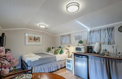 Cute Peaceful Tiny House Getaway w Backyard - Foto 2