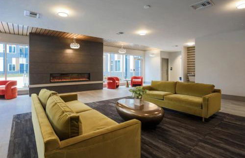 Modern Home 2BR 2BA Free Off-Street Parking & Wifi - Foto 19