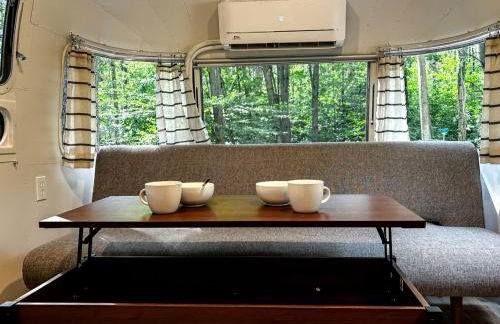 Waterfront, Pet Friendly Airstream near Lake George in the Adirondack, New York - Foto 2