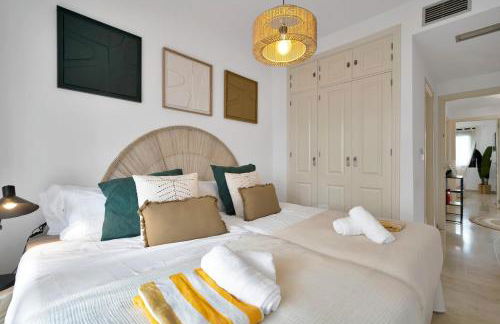 Elegance and luxury with a pool in Miraflores Golf - CASA GOLF RIVIERA PARK 3 2 E - Photo 27