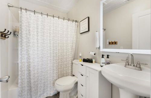 Stockyards- 4min Pet Friendly 3BR Luxe Gem - Foto 80