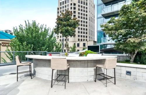 Skyline Luxe Penthouse, Top Floor, Balcony, Pool, Amazing View - Foto 44