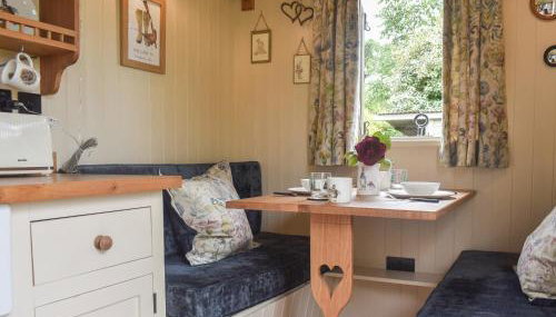 Shepard's Hut - Photo 3