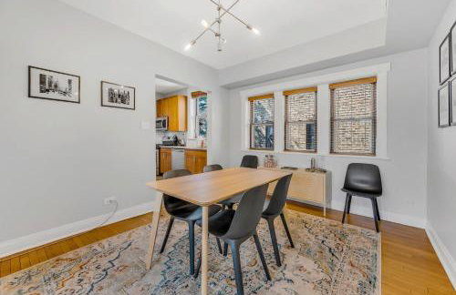 Steps to the Lakefront! This Uptown Beauty is Everything You Need for a Perfect Chicago Getaway condo - Photo 9