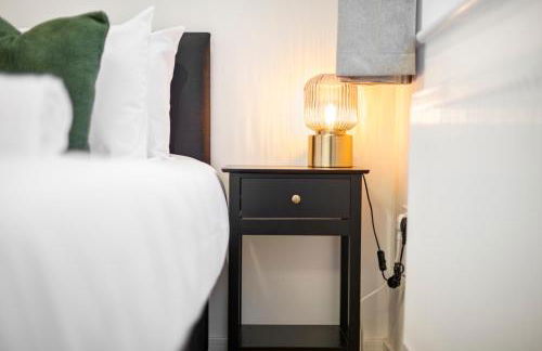 4 Bed House in Maidenhead, by ARP Homes, Driveway & Big Private Patio, Perfect Location for Business and Family Stays - Foto 8