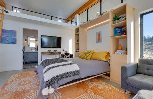 Luxe, Modern Studio with Sweeping City Views! - Foto 10