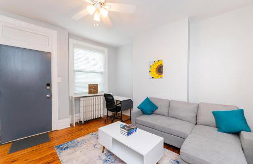 TWO town homes! 6 Bedrooms, 2 King beds, Walk to Eats - Foto 2