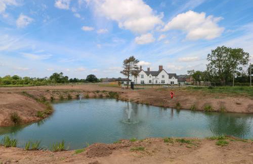 Meadow Manor And Spa - Photo 3