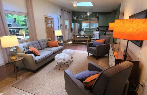 Dhyana Redwoods Fire Table Nearby River Access Ping Pong & Arcade Games - Foto 7