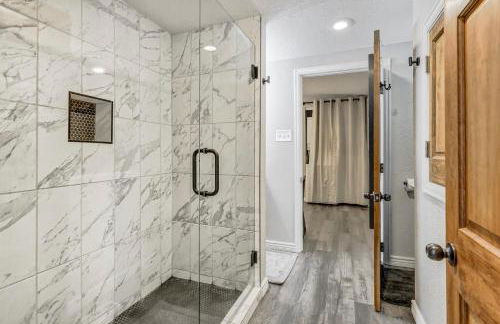 Walkable to downtown restaurants & bars-Fire Pit - Foto 8