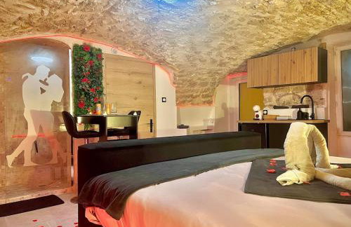 Secret LoveRoom - SpaBalnéo, Lit King Size, CLIM, Chic, calme et discret, 2 personnes - Foto 21