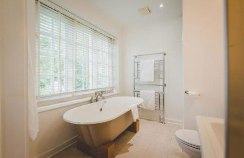 Holm House - Stylish Coastal Suites - Silures Bar & Restaurant On-site - Foto 78