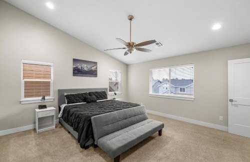 Modern Flagstaff Getaway with Mountain Charm. - Foto 15