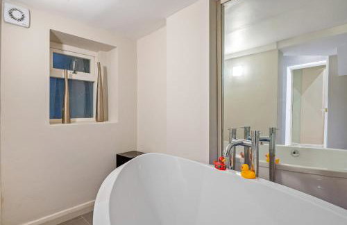Central London 3-bed Apt, Sleeps 6, 3 Mins to Tube - Foto 46
