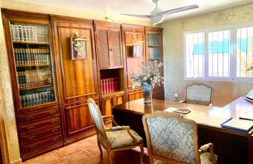 10 Bedroom 5 Star Luxury Villa & Heated Pool for 5 to 28 Guests near Alicante - Foto 24